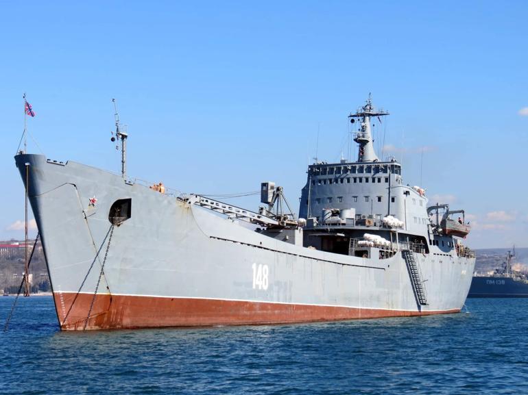 Ukrayna ordusu Rus savaş gemisini küle çevirdi
