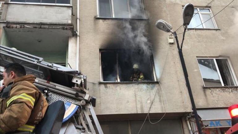 İstanbulda korkutan yangın Gözyaşları içinde izledi