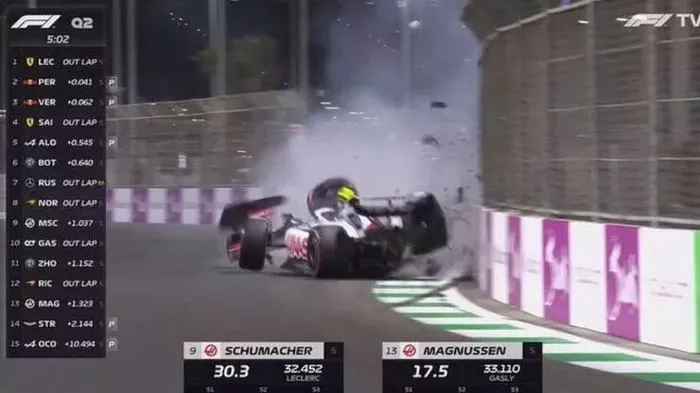 Formula 1de korkutan kaza Mick Schumacherin aracı ikiye bölündü