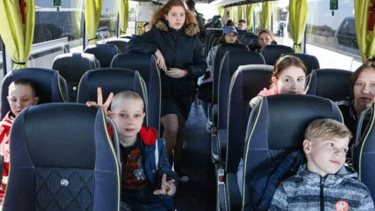 Antalyaya, Ukraynadan tahliye edilen yetim çocuklar getirildi
