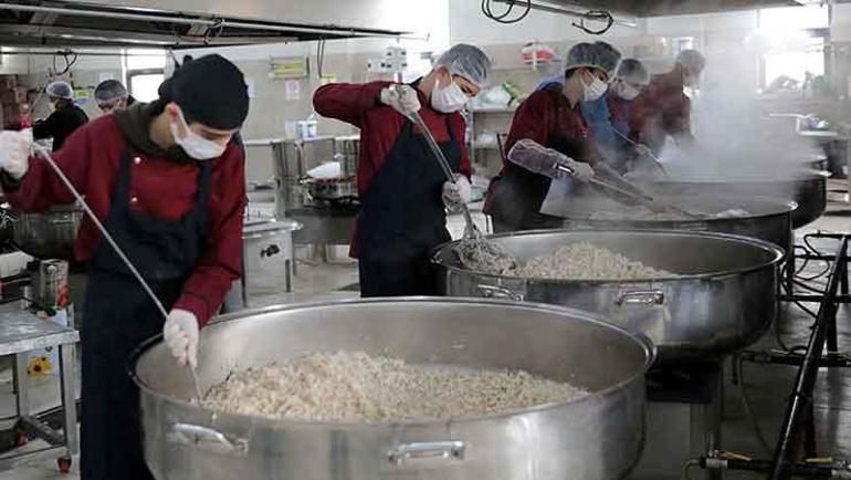 Meslek lisesi ayda 4 milyon lira gelir elde ediyor Günde 20 bin kişilik yemek üretiyorlar