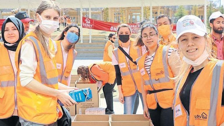 Allah, insanda vefayı sever