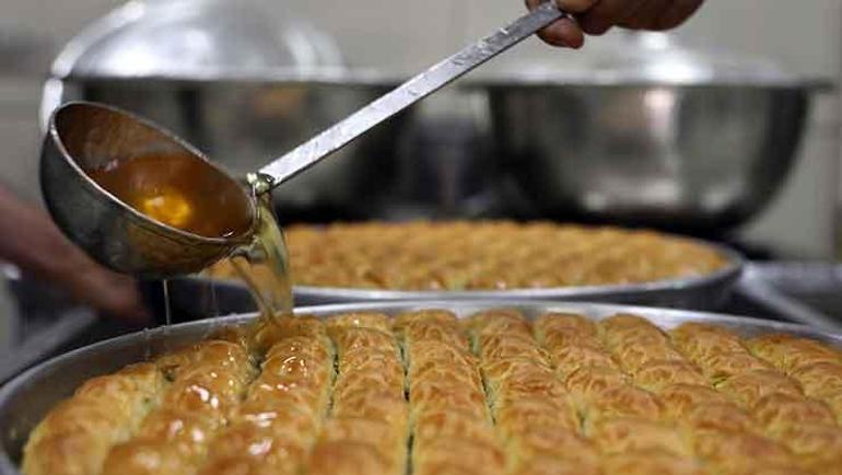 Gaziantepte tatlıcılarda ramazan telaşı Günde 60 ton baklava üretiliyor