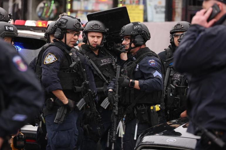 New Yorktaki saldırıda 16 kişi yaralandı