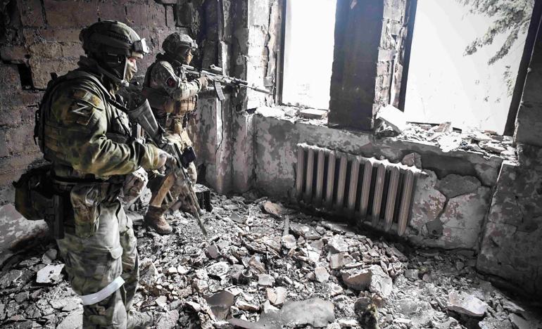 Mariupolde 1026 Ukrayna askerinin teslim olduğu iddia edildi