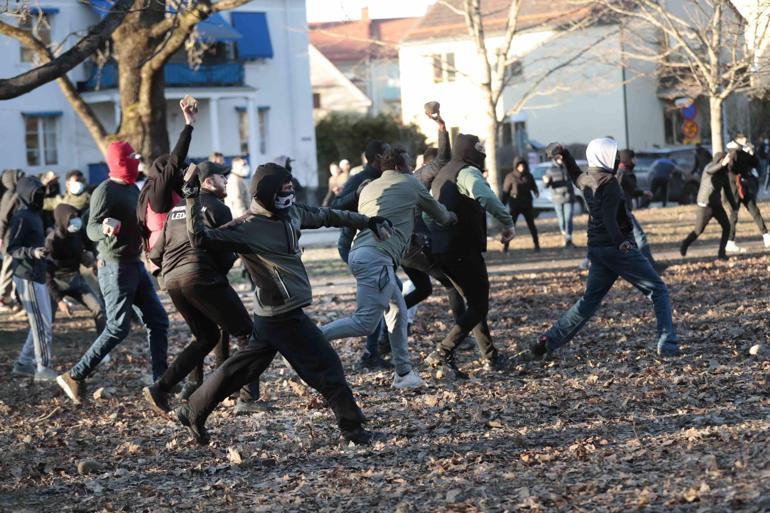 Aşırı sağcılar İsveçi karıştırdı