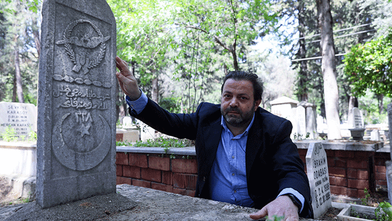 Atatürkün istihbaratçısına ve şehit pilota ulaştı 70 bin mezar taşı inceledi