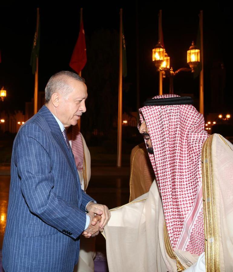 Cumhurbaşkanı Erdoğan, Suudi Arabistan Kralı Abdülaziz ile bir araya geldi