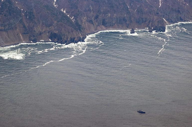 Japonya’da 26 yolcusu ile kaybolan teknenin enkazı bulundu