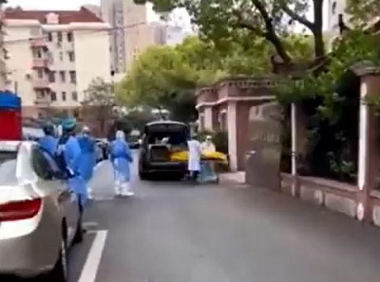 Şanghayda skandal Ceset torbasındaki kişi ölmemiş