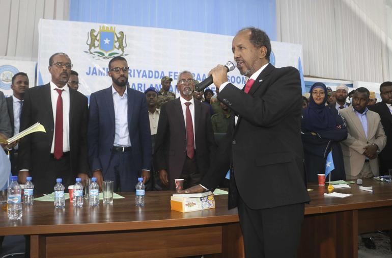 Somalinin eski Cumhurbaşkanı Hasan Şeyh Mahmud, yeniden seçildi