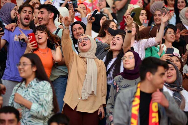 Cumhurbaşkanı Erdoğan gençlere seslendi: Biz bu millete aşığız