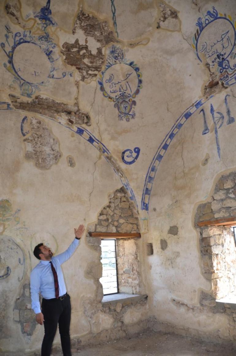 Duvarları argo sözcüklerle kirletilen 300 yıllık Macar Camii koruma altına alındı