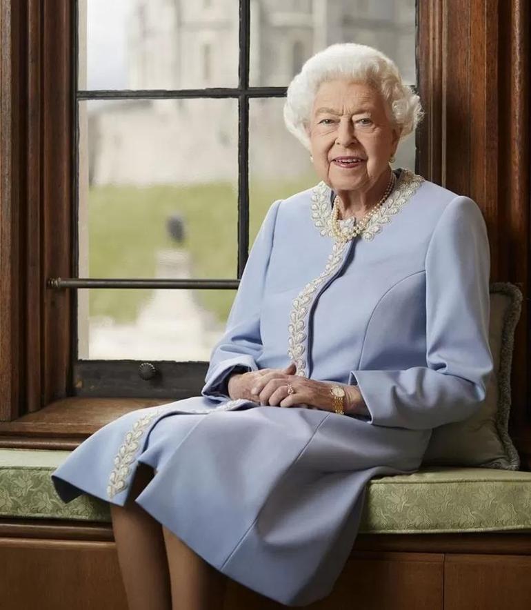 İngilterede, Kraliçe 2. Elizabethin tahttaki 70inci yılı kutlanıyor