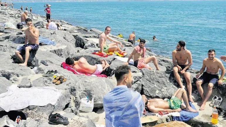 İstanbul Sarayburnu, Bebek, Rumeli Hisarı ve Emirgan’da deniz sezonu açıldı