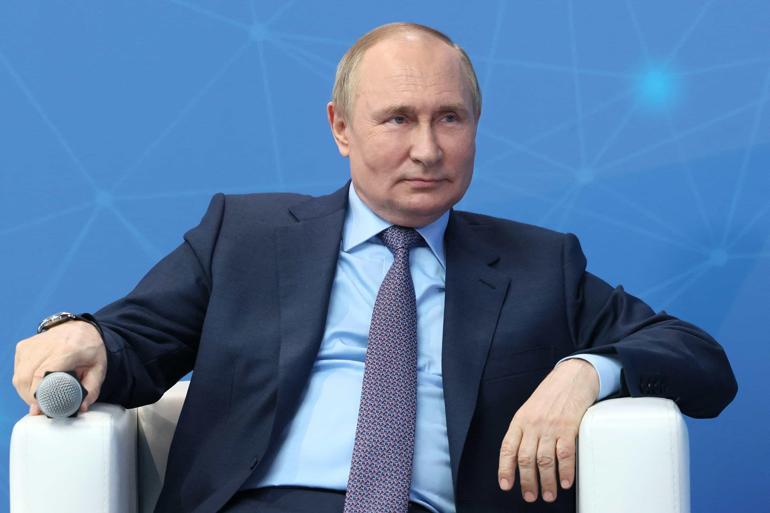 Putin gittiği ülkede dışkısını bile bırakmıyor Rusyaya geri getiriyor