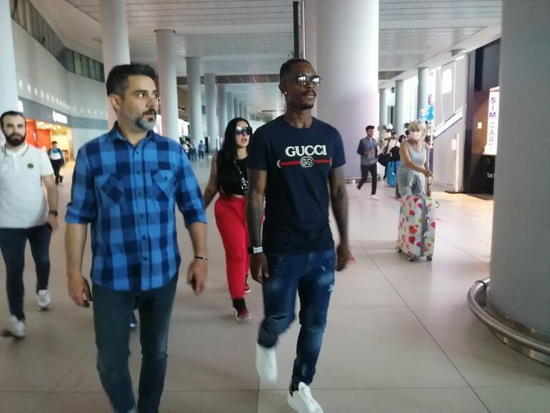 Lincoln Henrique, Fenerbahçe için İstanbula geldi