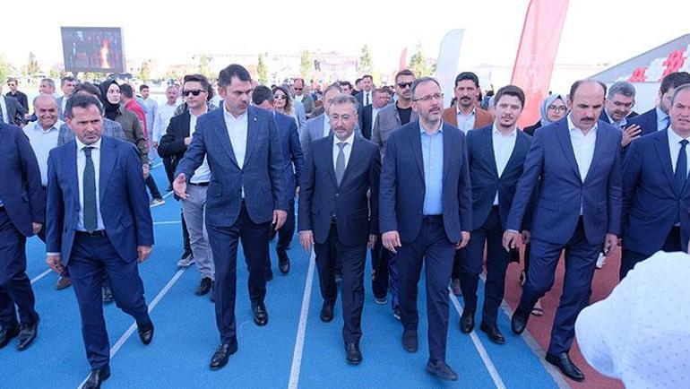 Bakan Kasapoğlu ve Bakan Kurum Atletizm Pistinin açılışını gerçekleştirildi