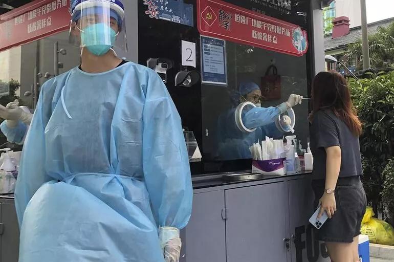 Avrupanın gündemi koronavirüs Maskeler geri gelecek mi
