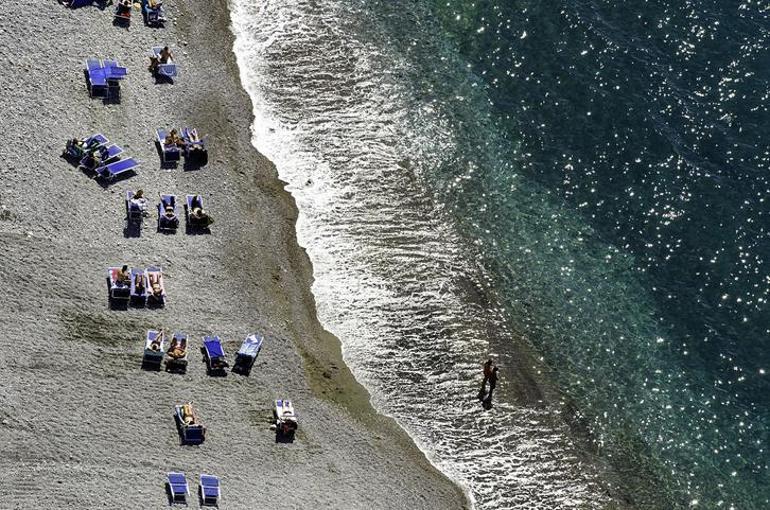 İtalyanın tatil merkezinde bikini yasağı: Yerel halk rahatsız oluyor