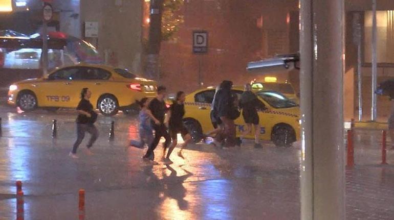 İstanbulda beklenen sağanak yağış başladı