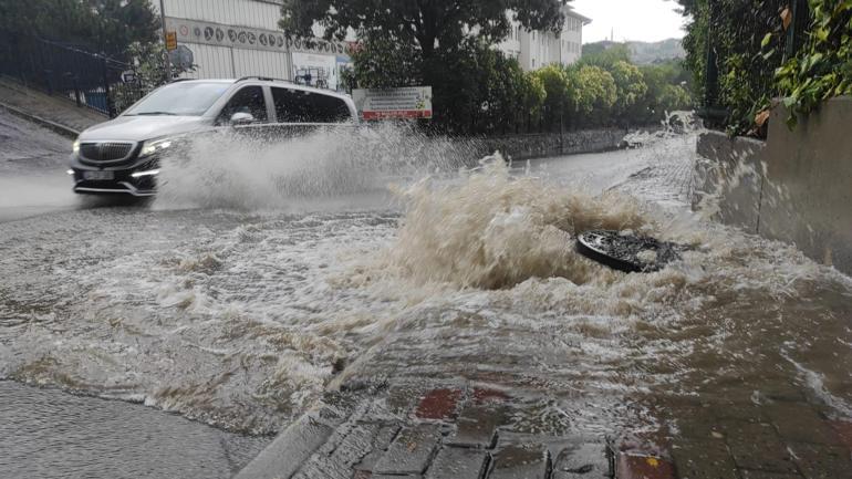 İstanbulda yağmur alarmı Vali Yerlikayadan son dakika açıklaması: Yağışın biteceği saat...