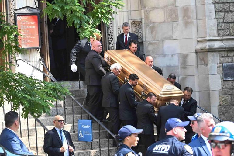 Ivana Trumpın cenazesinde gergin anlar