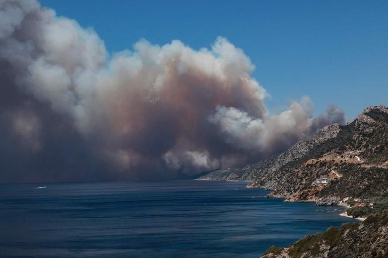 Yunanistan cehenneme döndü: 24 saatte 53 yangın