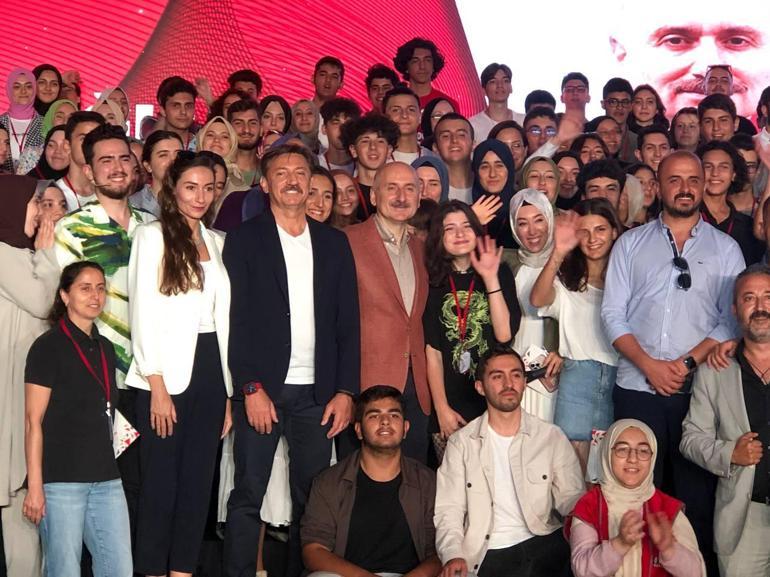 Bakan Karaismailoğlu tercih destek programında öğrencilerle buluştu
