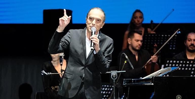 Dünyaca ünlü piyanist Fahir Atakoğlu’nun melodileri Boğaz’ı sardı