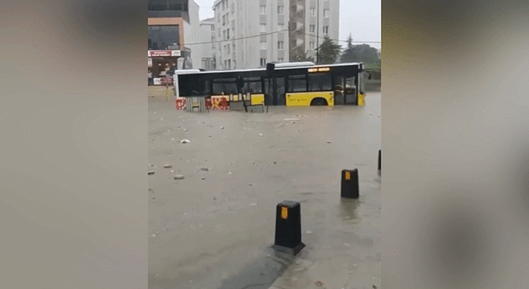 İstanbulda beklenen yağış başladı, AFADdan yeni uyarı geldi: Tehlike büyüyor