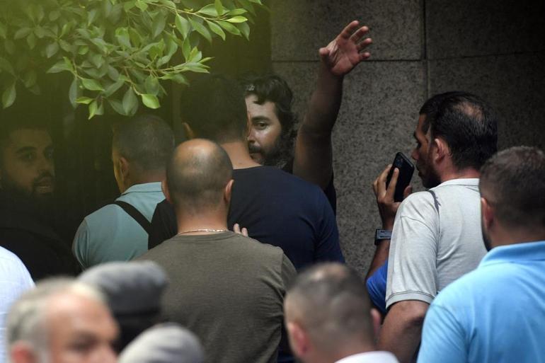 Beyrutta bankadaki parasını çekemeyince 6 kişiyi rehin alan zanlı serbest bırakıldı
