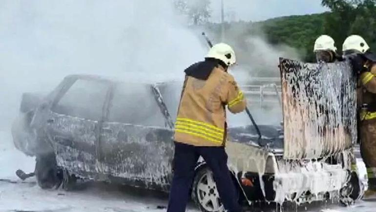 Kağıthanede TEM Otoyolunda araç yandı, trafik olumsuz etkilendi