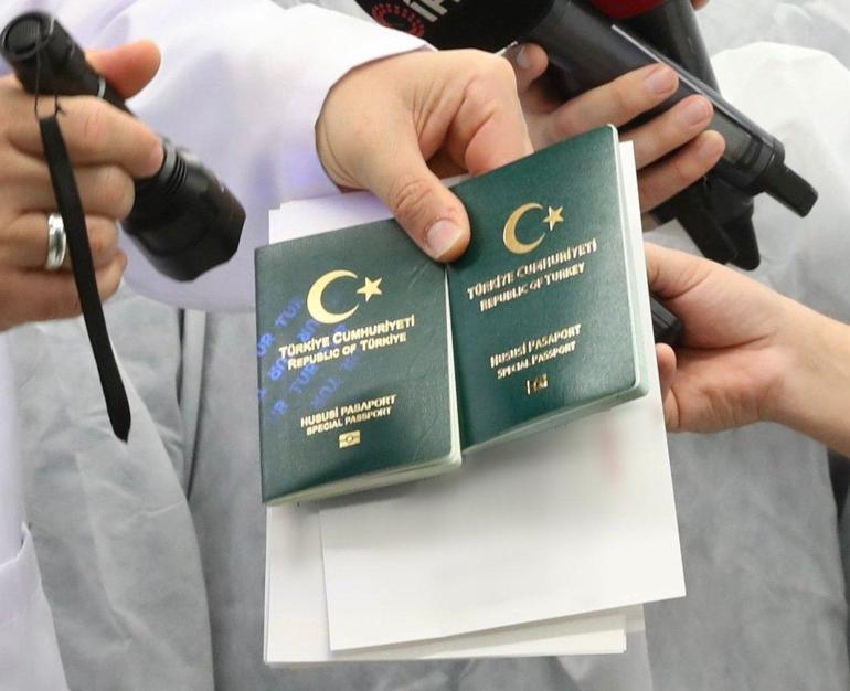 Bakan Soylu, yerli ve mili pasaportu tanıttı