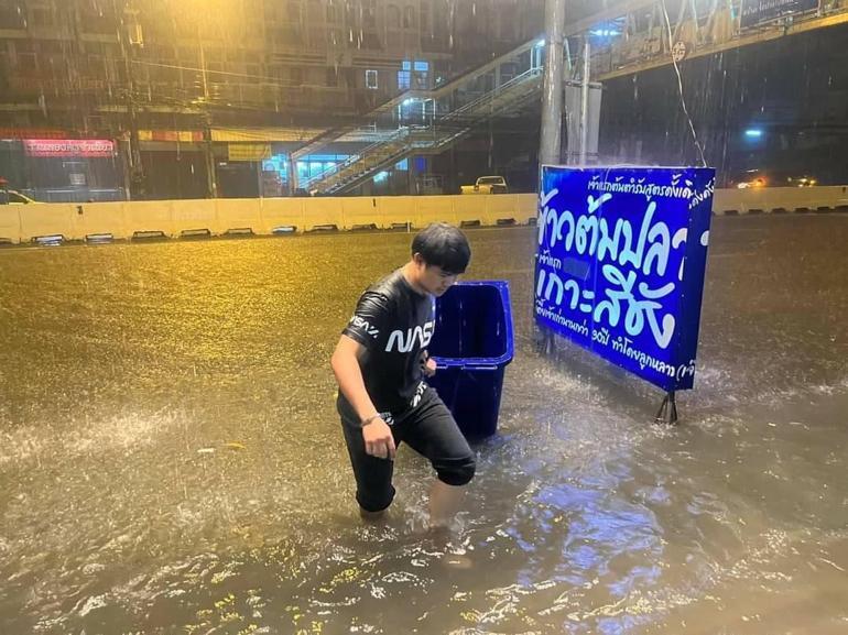 Tayland 20 yılın en şiddetli muson yağmurlarıyla mücadele ediyor