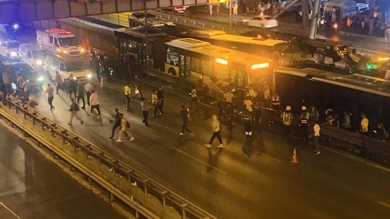 Metrobüs kazası sonrası dakikalarca yol yürüdüler