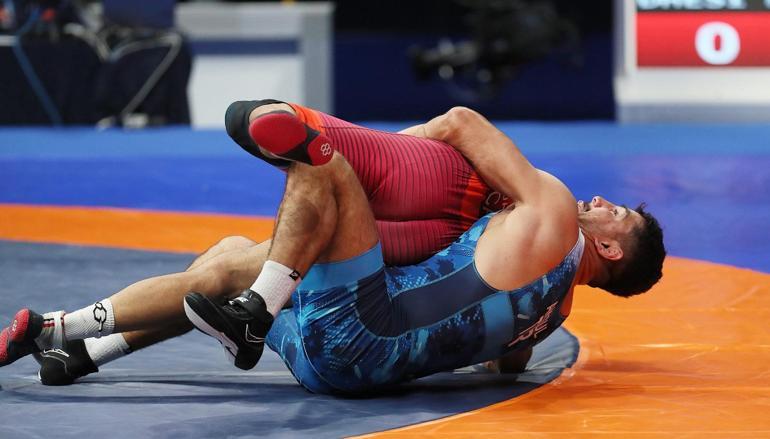 Milli güreşçi Taha Akgül, Dünya Güreş Şampiyonası’nda adını finale yazdırdı