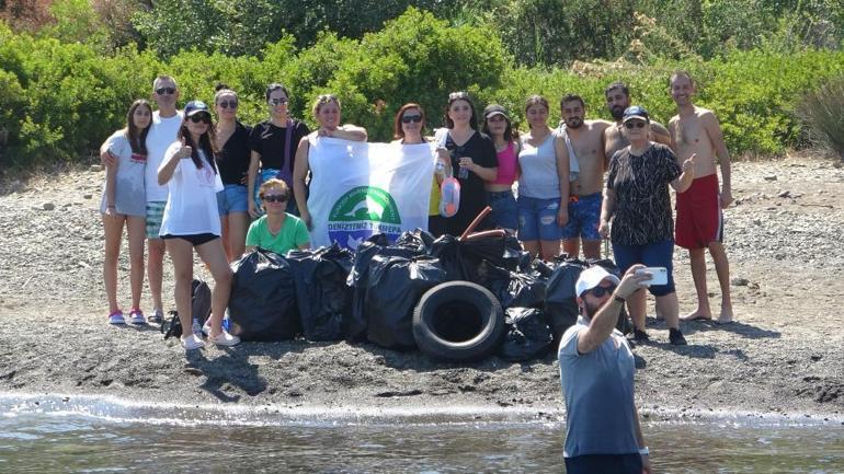 Uluslararası Kıyı Temizleme Günü etkinliğinde 1 saatte 91 kilo çöp topladılar