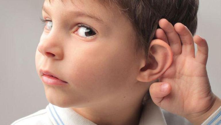 Duyma kaybıyla dünyaya gelen bebek tedavi edilebilir