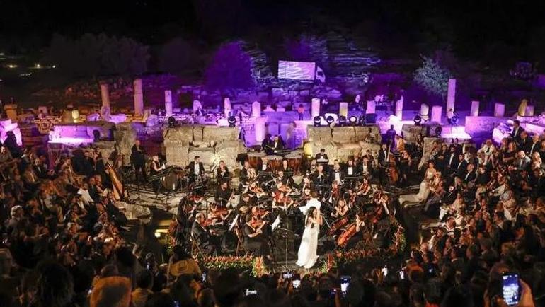 Efes Antik Kenti’nde filarmoni orkestrası ile 30uncu yıl töreni