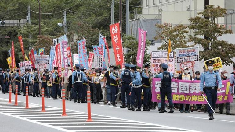 Japonya’da Abe için yapılacak resmi cenaze töreni protesto edildi