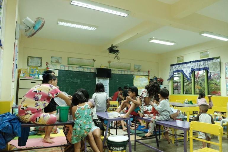 Filipinlerde kırmızı alarm Seferler iptal, okullar tatil edildi