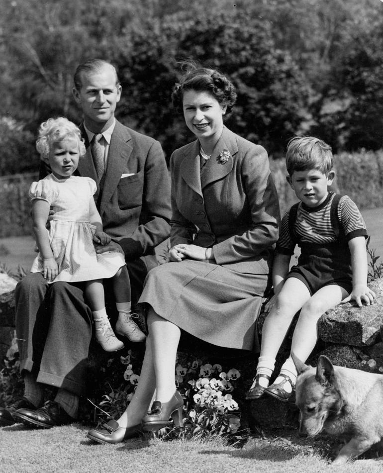 Kral Charlesın Prens Andrew planı belli oldu: Kraliçenin köpekleri...