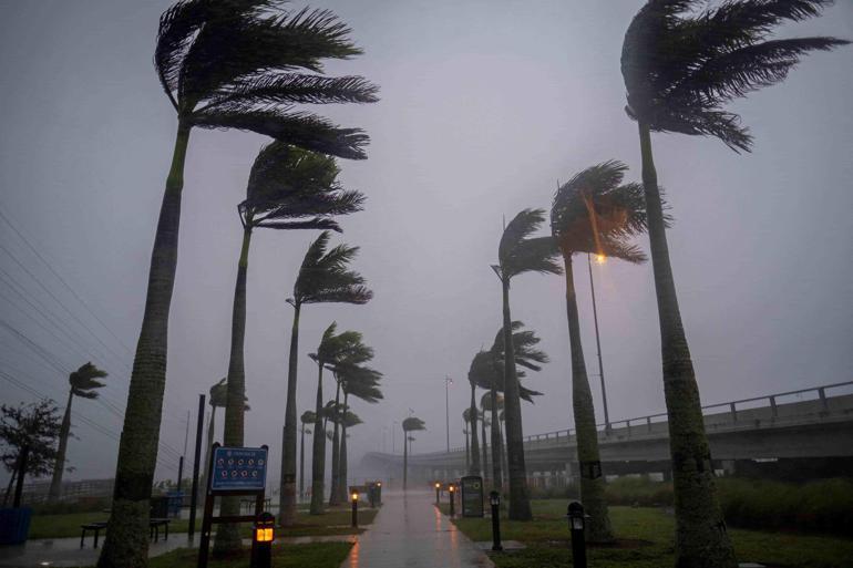 I﻿an Kasırgası Floridada iki milyon kişiyi elektriksiz bıraktı