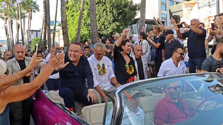 Altın Portakalın geleneksel korteji Antalyalıları sokaklara döktü