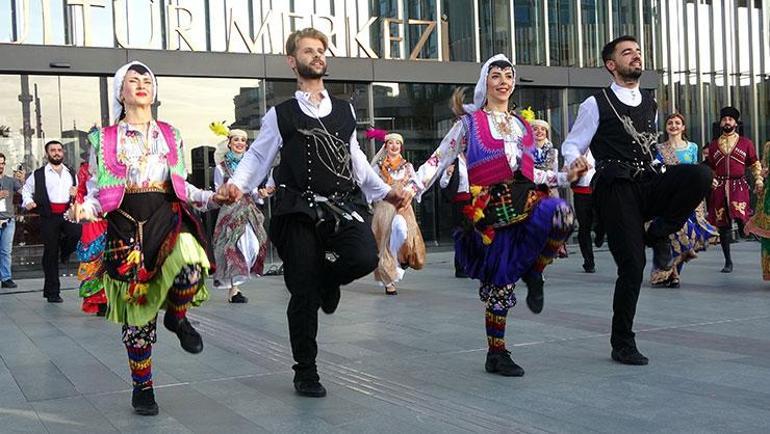 Beyoğlu Kültür Yolu Festivali ilk gününde renkli görüntülere sahne oldu