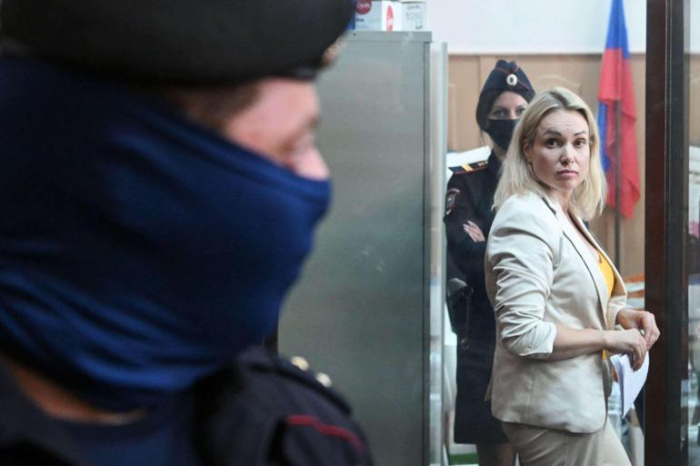 Savaş karşıtı Rus gazeteci Marina Ovsyannikova ev hapsinden kaçtı