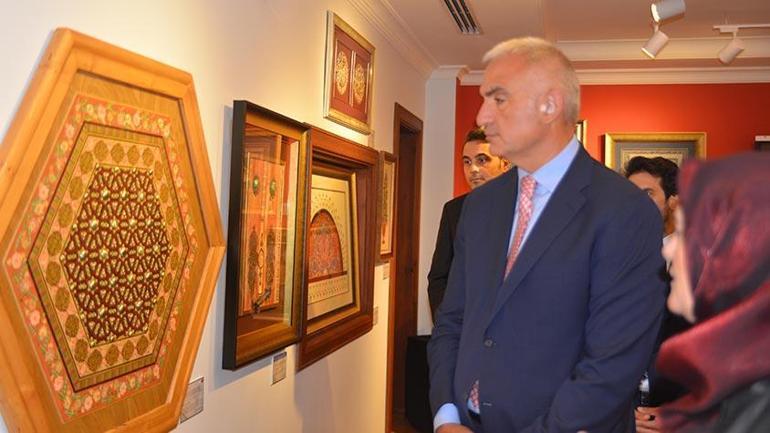 Bakan Ersoy, Başkent Kültür Yolu Festivali sergilerini gezdi
