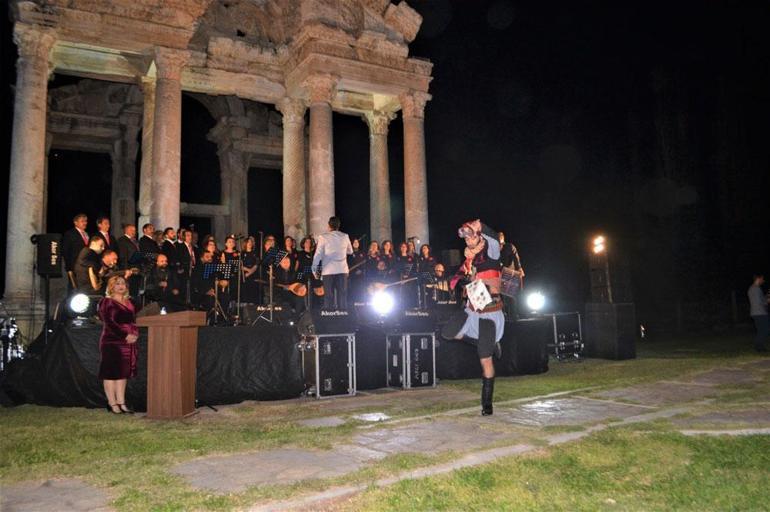 Afrodisias Antik Kenti’nde Şifa veren ele vefa konseri