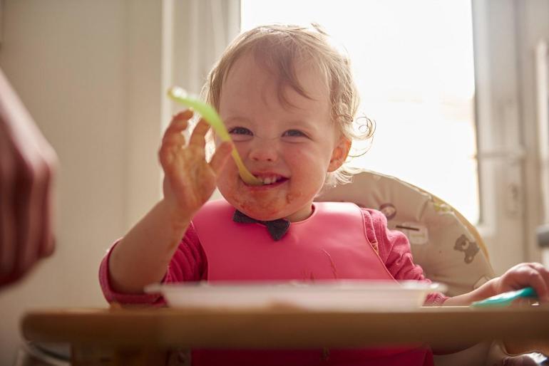 BLW (Bebek Liderliğinde Beslenme) yöntemi ile ek gıdaya geçiş